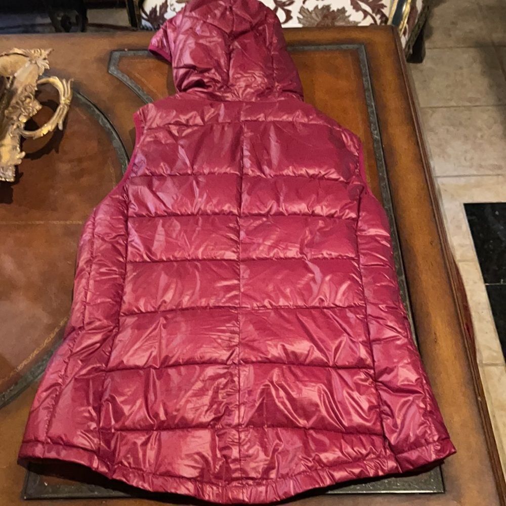 GORGEOUS SHEEN on this Cranberry Hoodie Puffer vest! - Picture 10 of 10